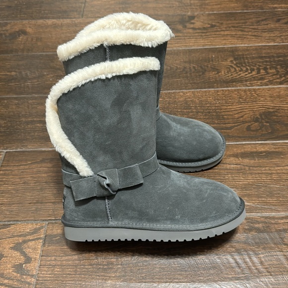 Koolaburra Shoes - KOOLABURRA By UGG Short Grey Bow ARLENA SHORT Faux Fur-lined Lightweight